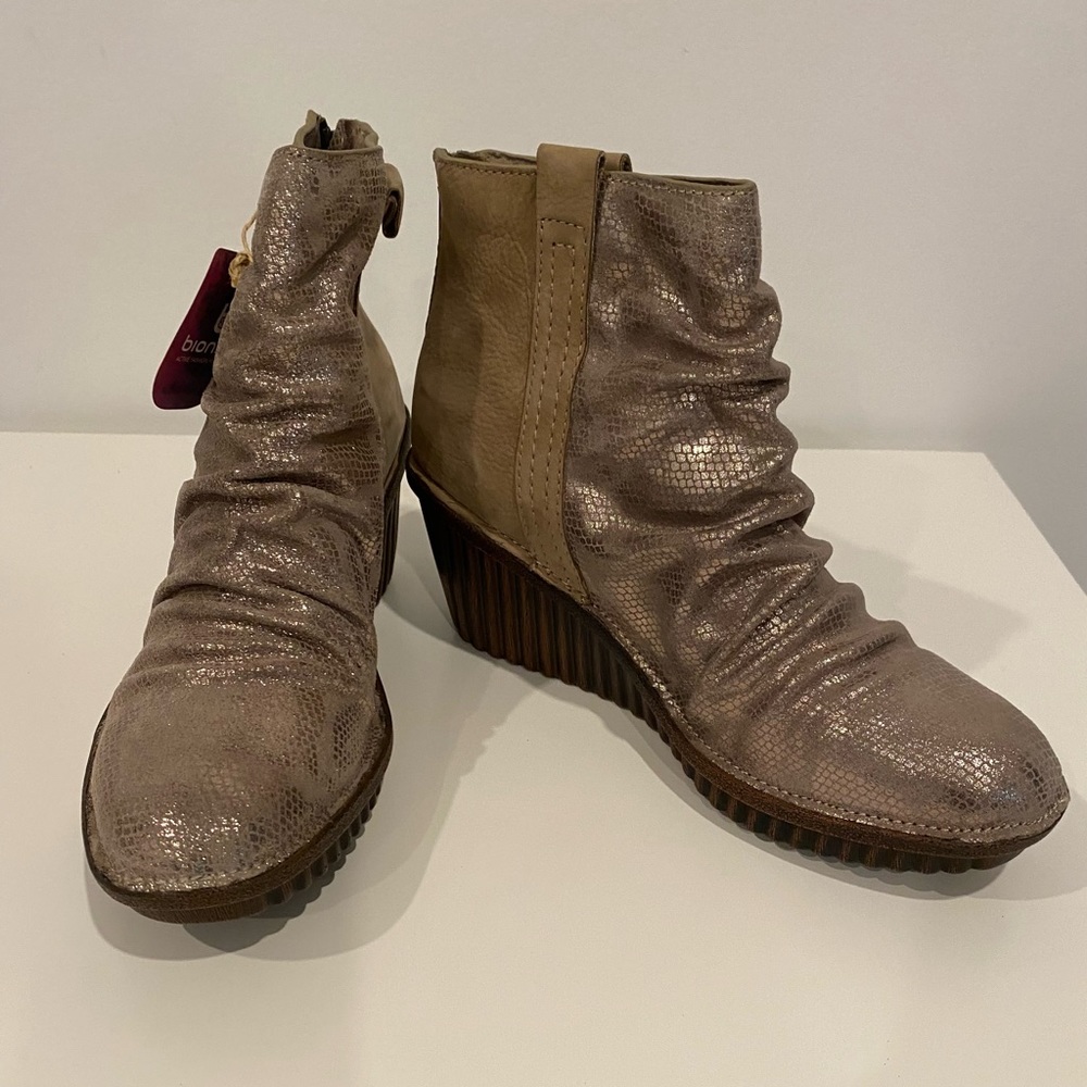 Bionica Destiney Ankle Wedge Boot Size 8.5M